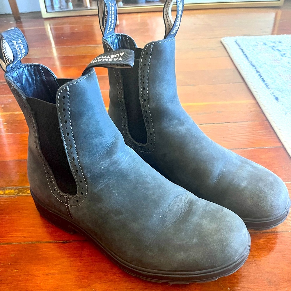 Woman’s High top boot sz9